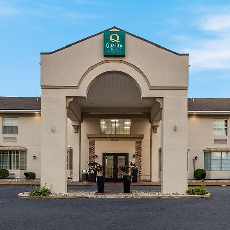 Quality Inn Airport Woodson Terrace Exterior photo