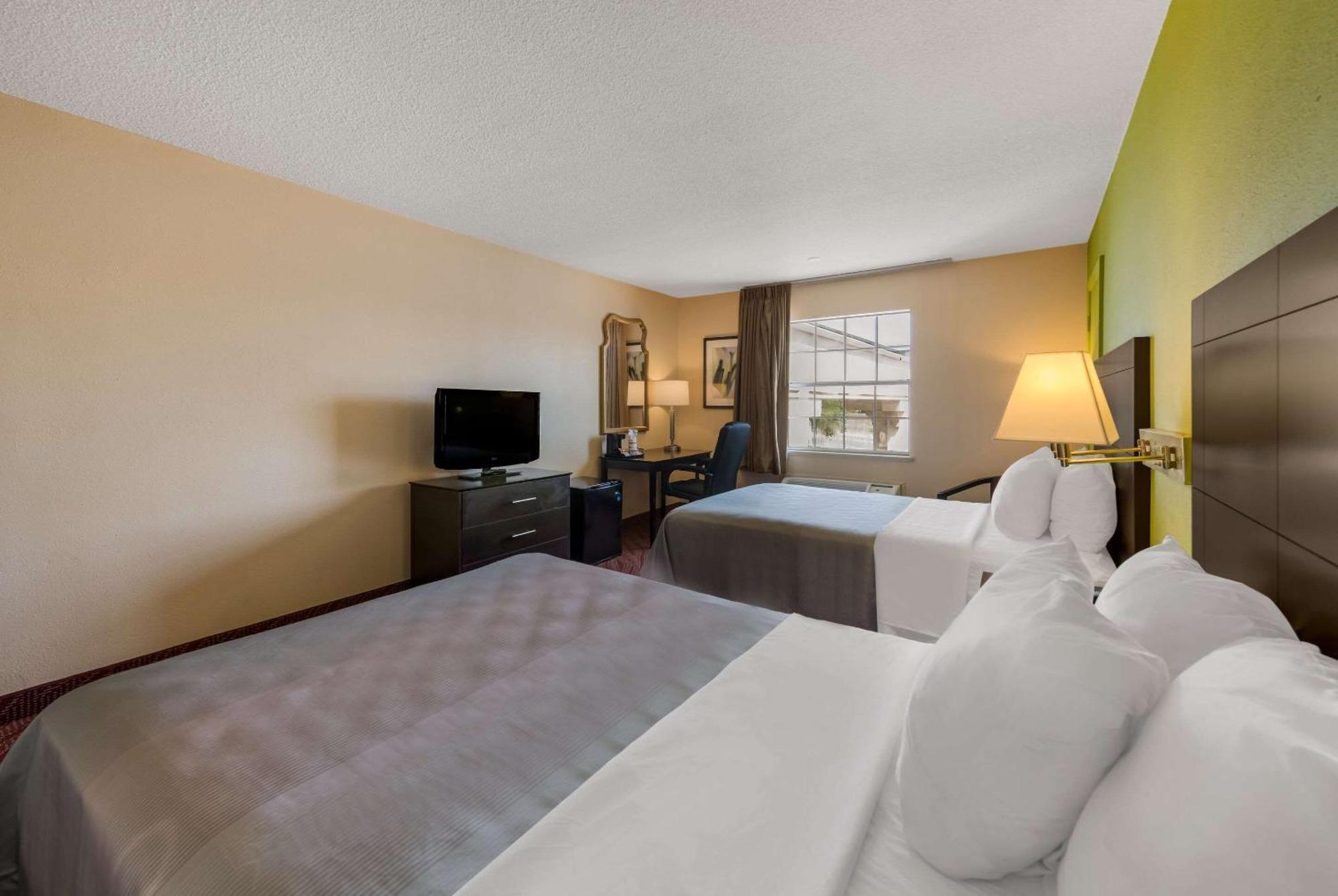 Quality Inn Airport Woodson Terrace Exterior photo