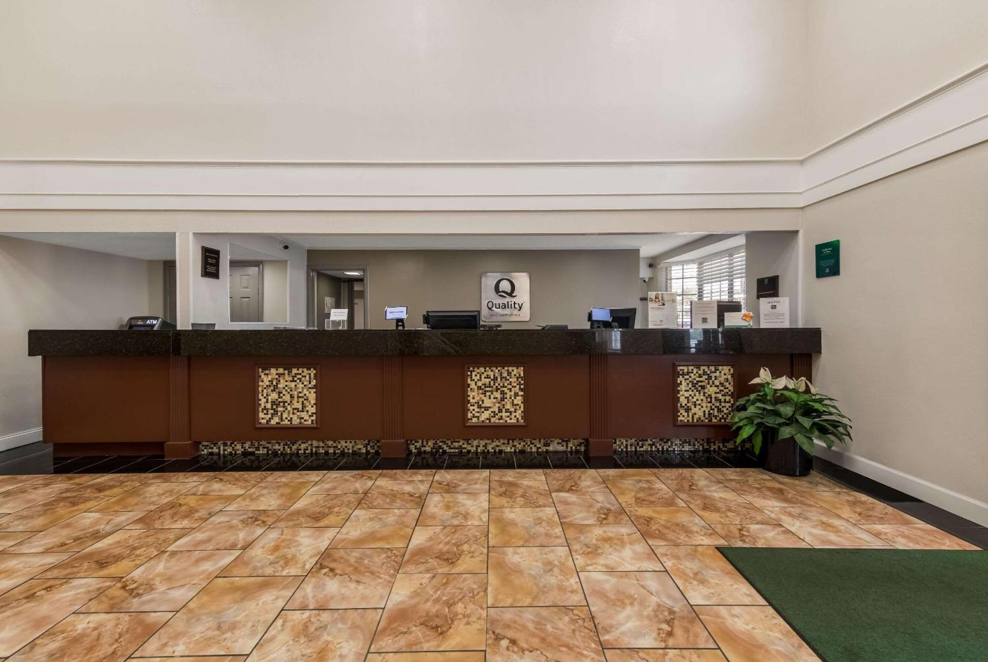Quality Inn Airport Woodson Terrace Exterior photo