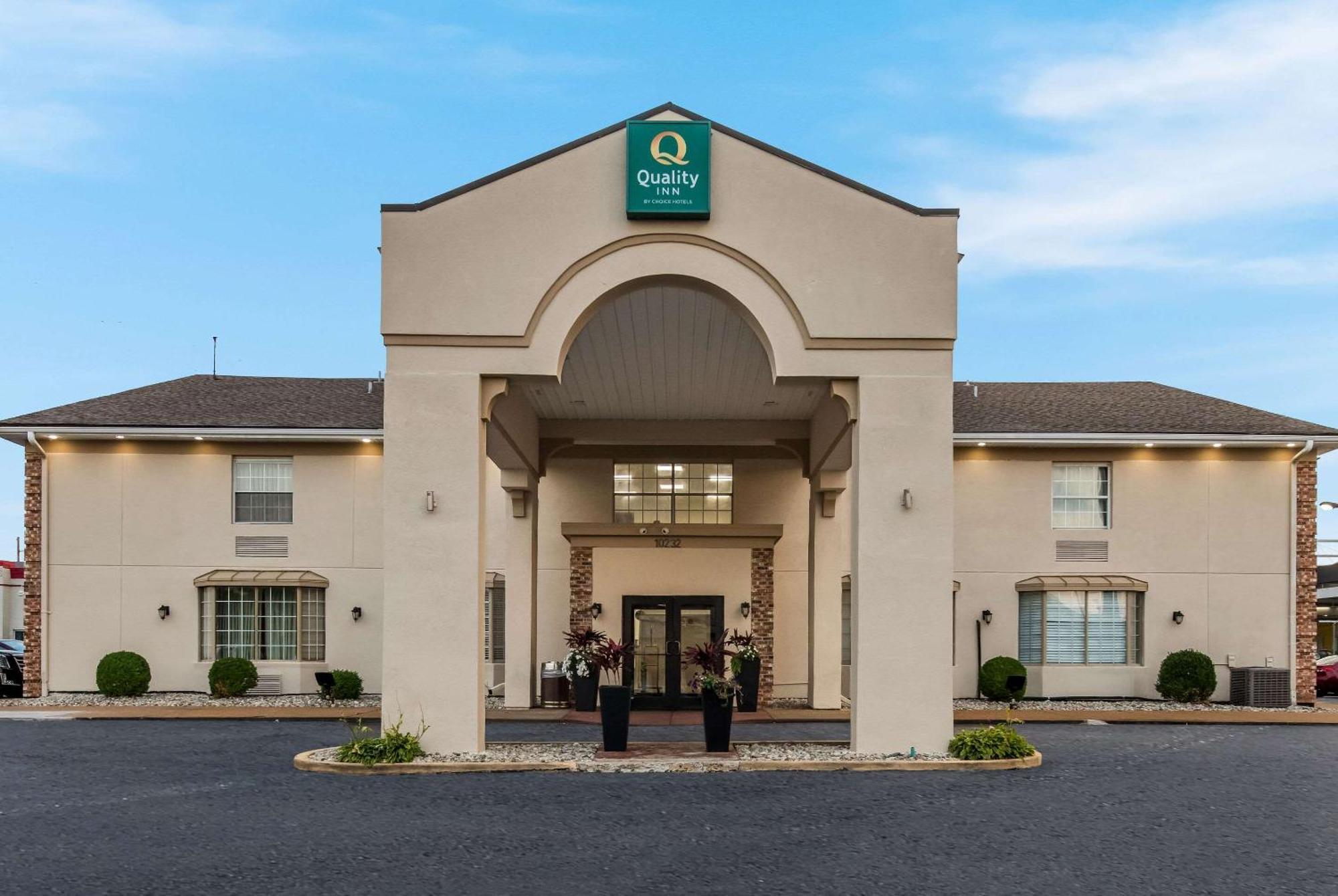 Quality Inn Airport Woodson Terrace Exterior photo