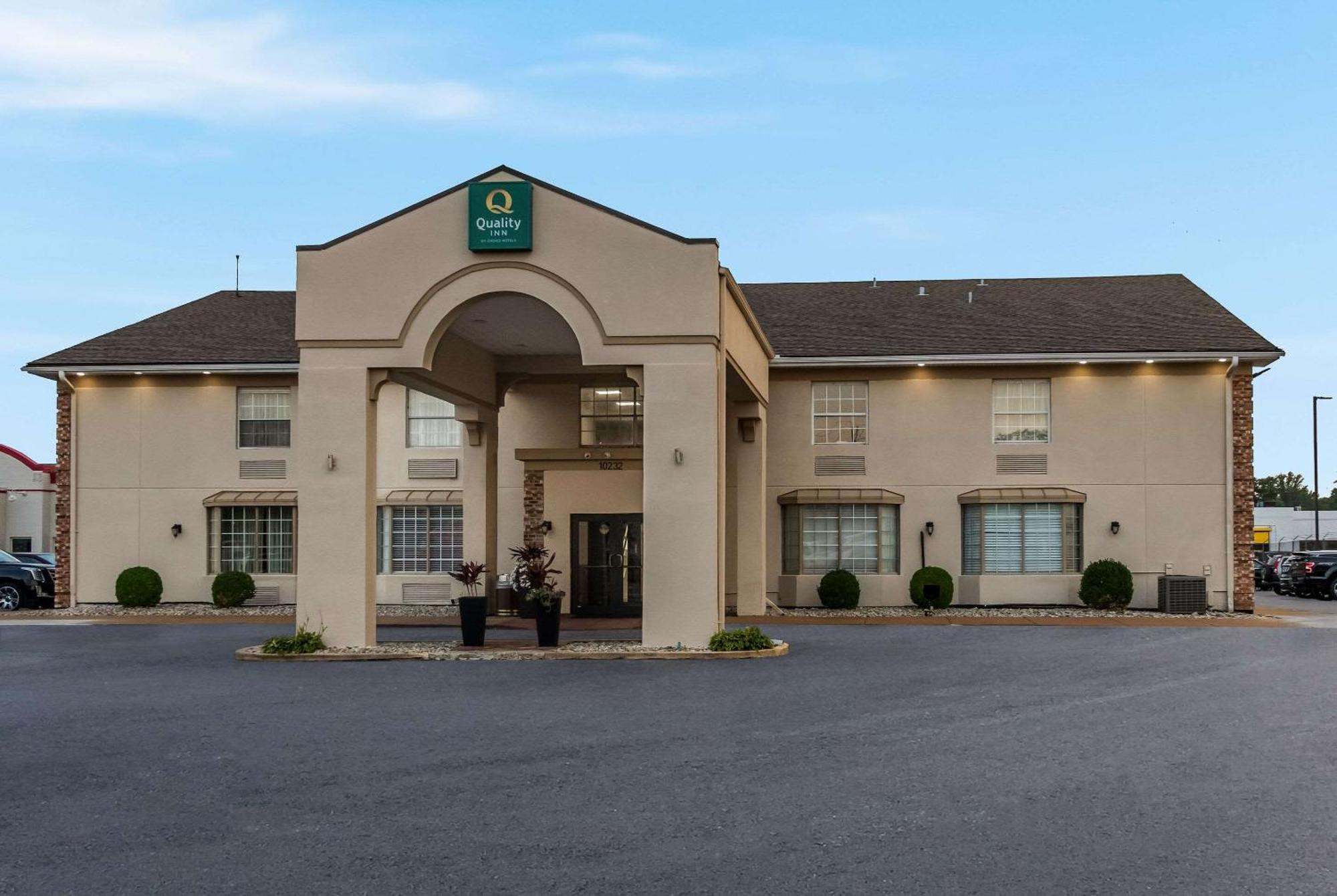 Quality Inn Airport Woodson Terrace Exterior photo