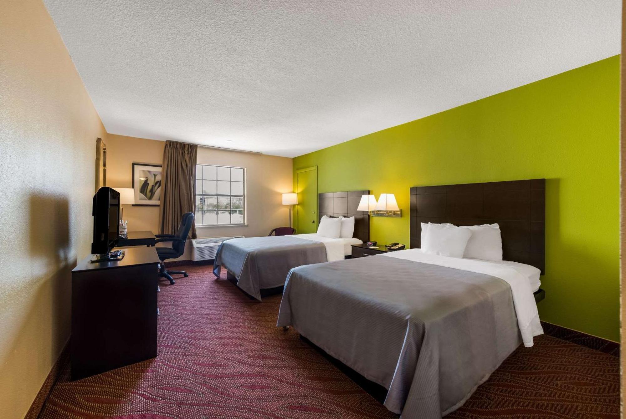 Quality Inn Airport Woodson Terrace Exterior photo