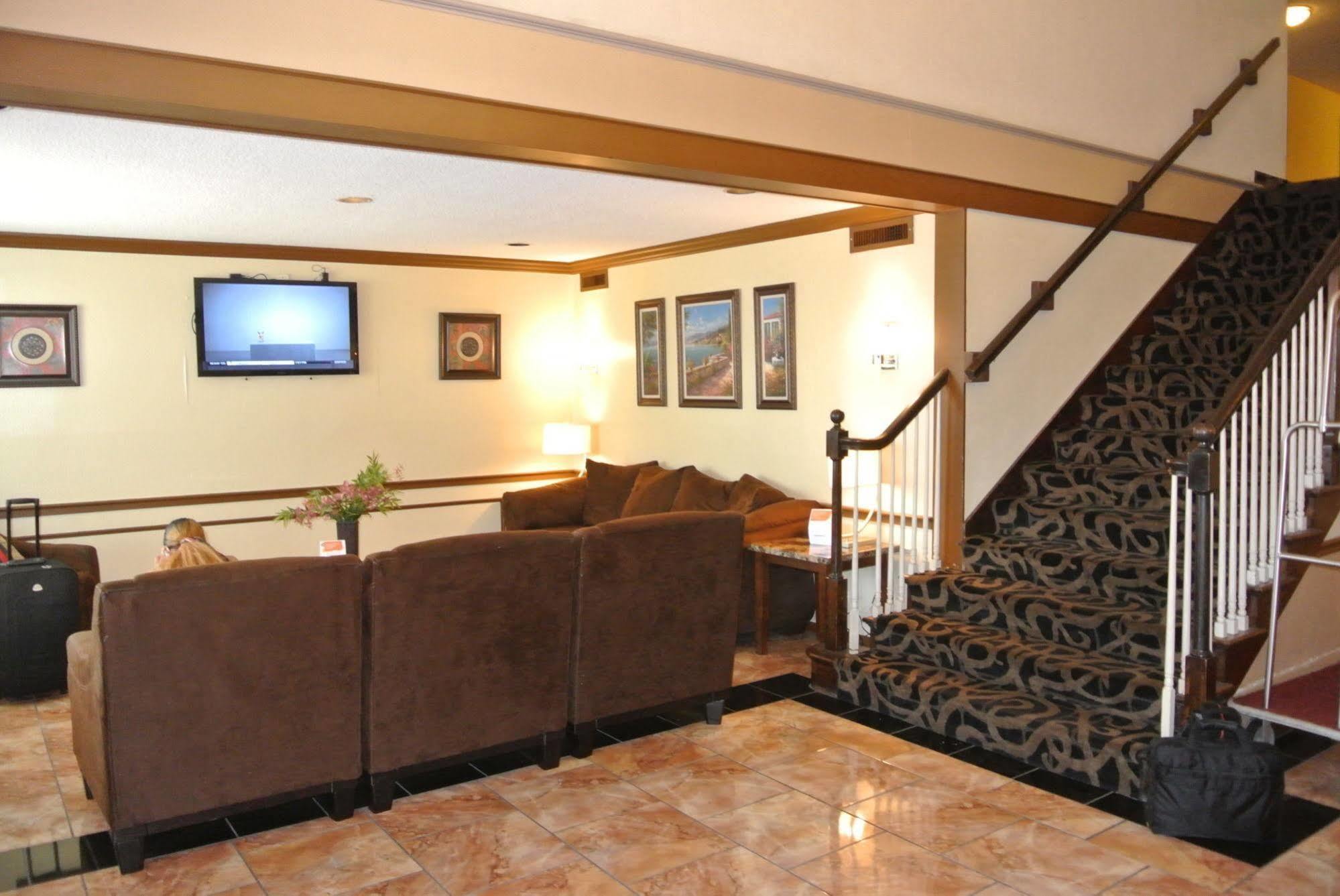 Quality Inn Airport Woodson Terrace Exterior photo